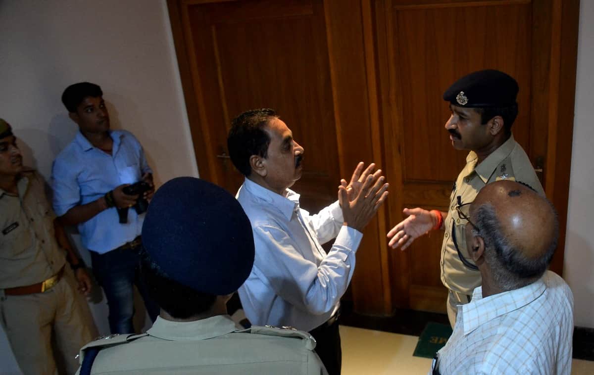 Dr. reena singh death case father tensed for justice his daughter in varanasi