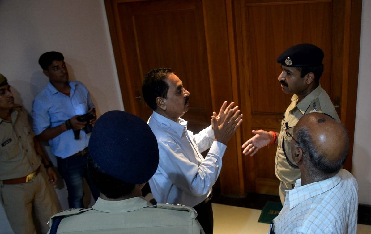 Dr. reena singh death case father tensed for justice his daughter in varanasi