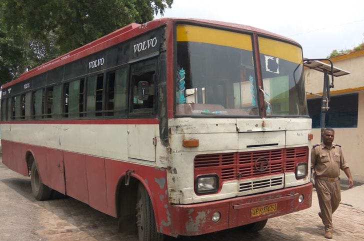 arto arrest fake roadways bus in chandausi