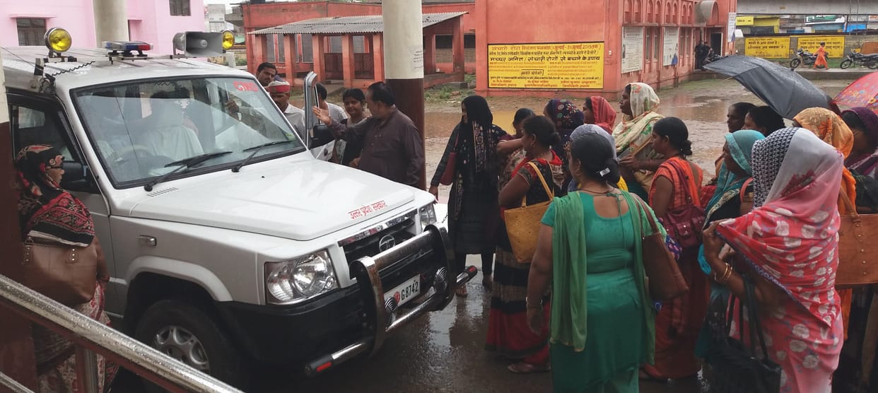 women helath worker protest against CMO.