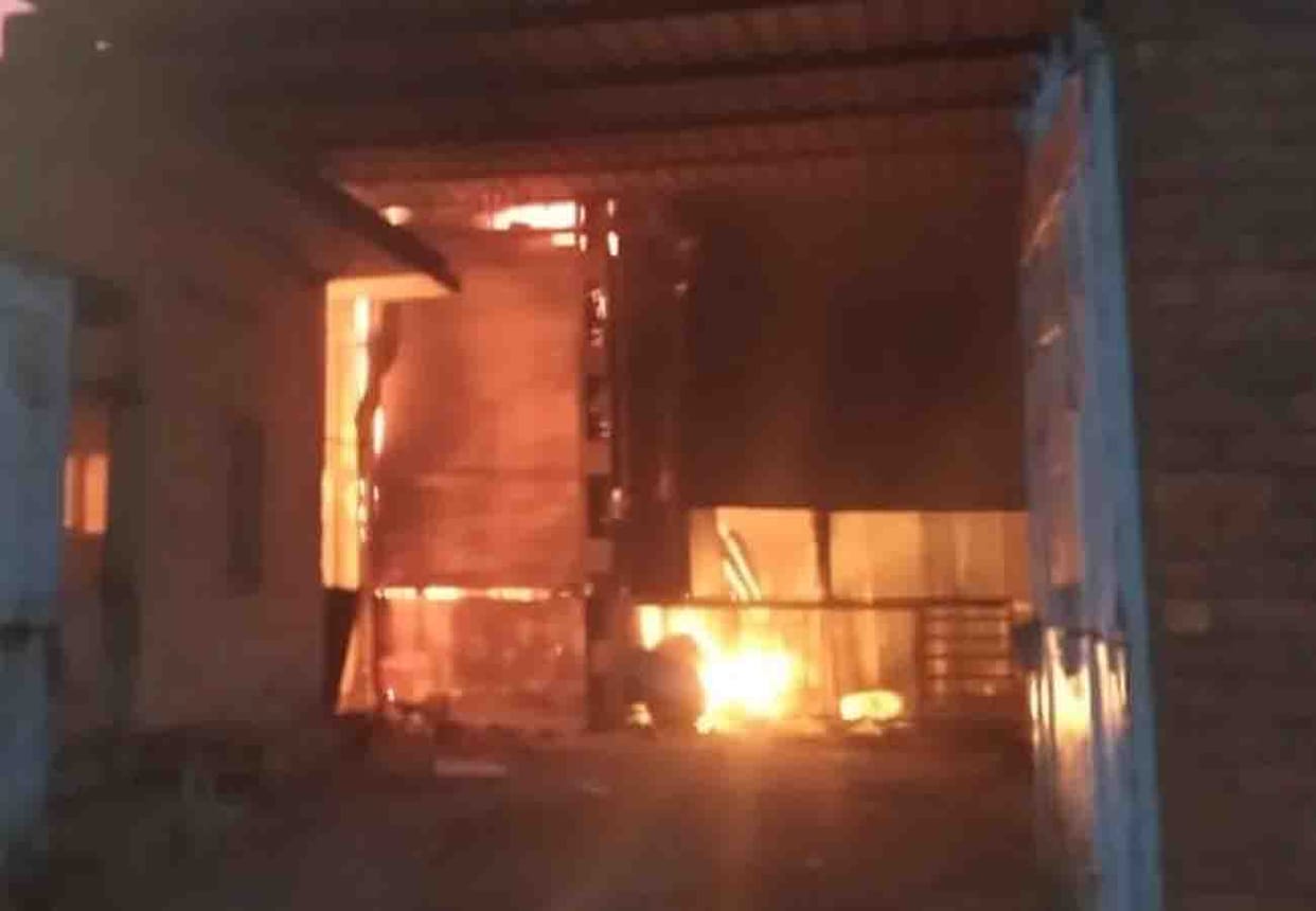 caught Fire in godown in kanpur