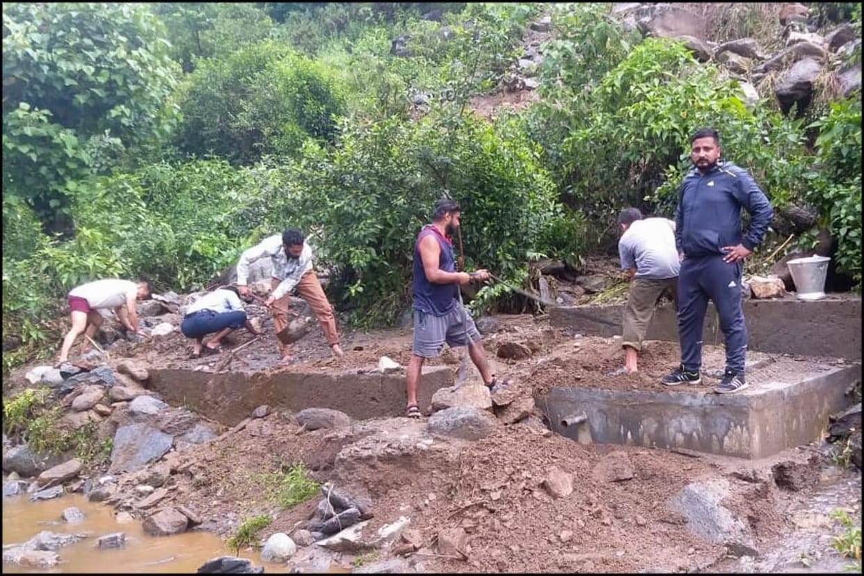dhaarachoola mein gaharaaya peyajal sankat