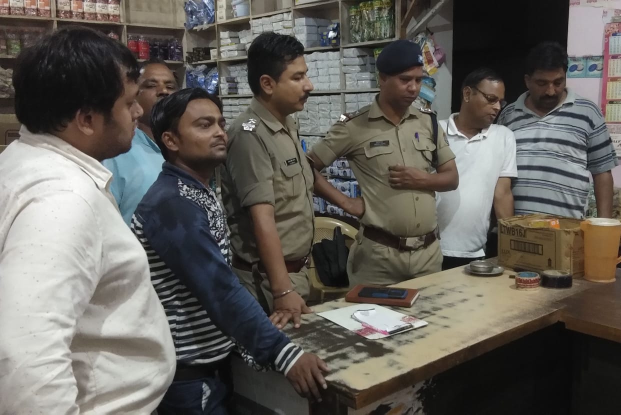Thieves took cash of 12 lakhs