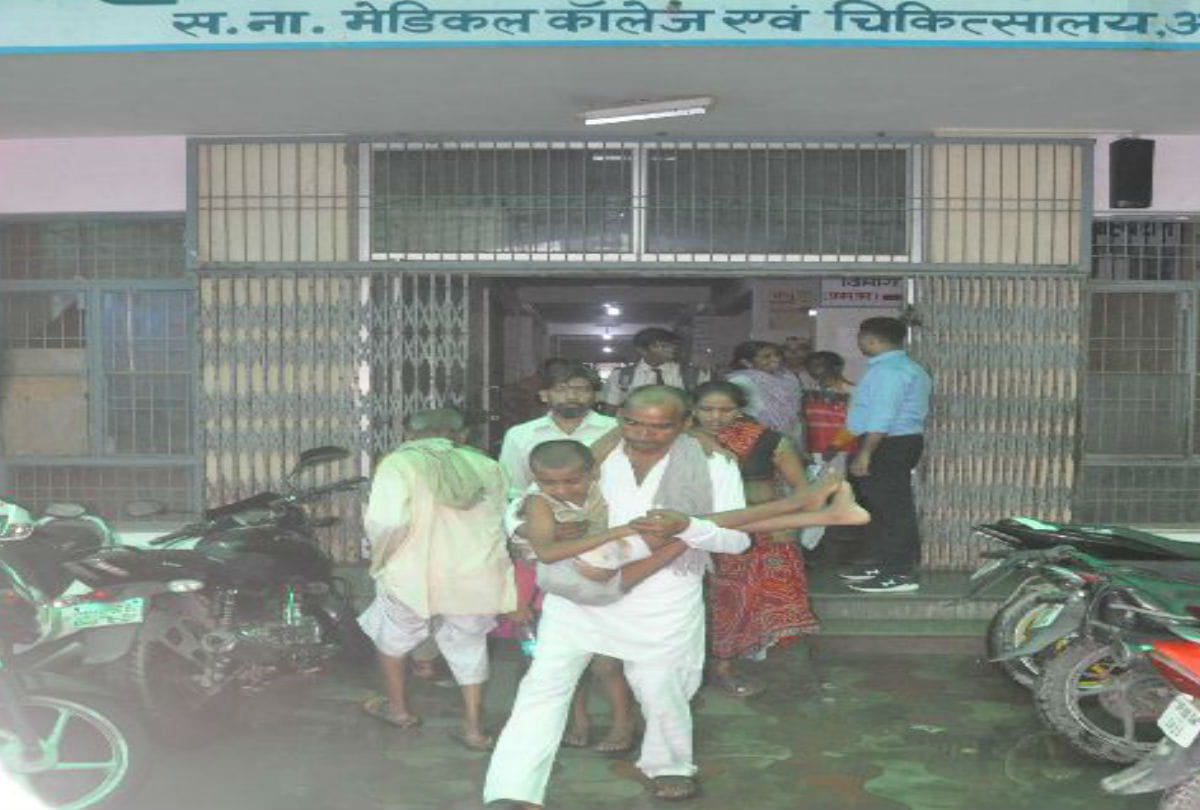 Sn Medical College Patient Wait For Treatment In Lockdown
