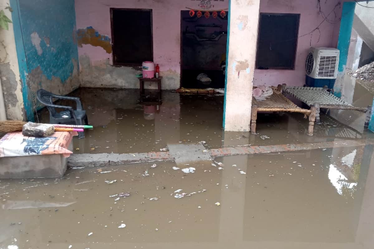 Things get worse after rain in Meerut: Wateron the Roads of city