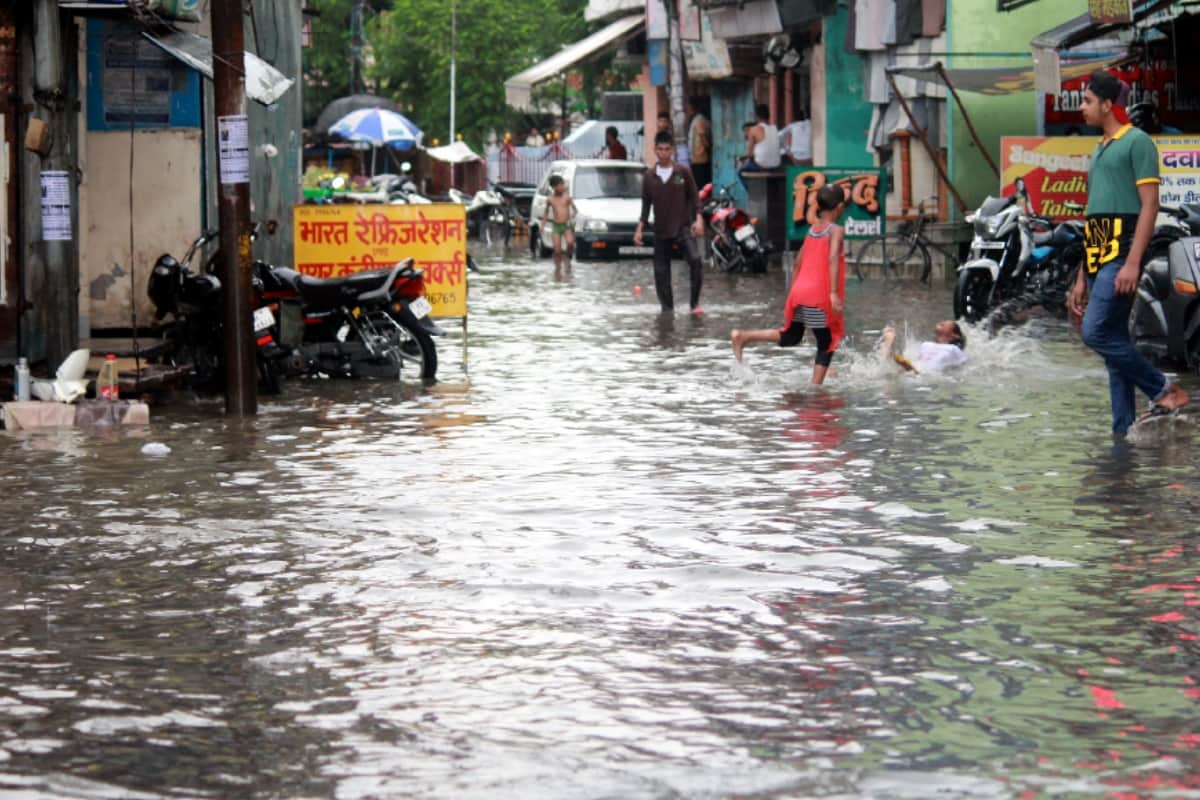 Things get worse after rain in Meerut: Wateron the Roads of city