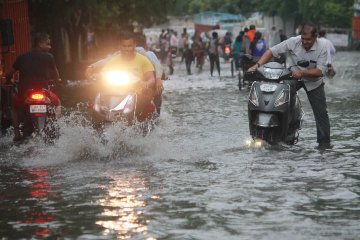 Things get worse after rain in Meerut: Wateron the Roads of city