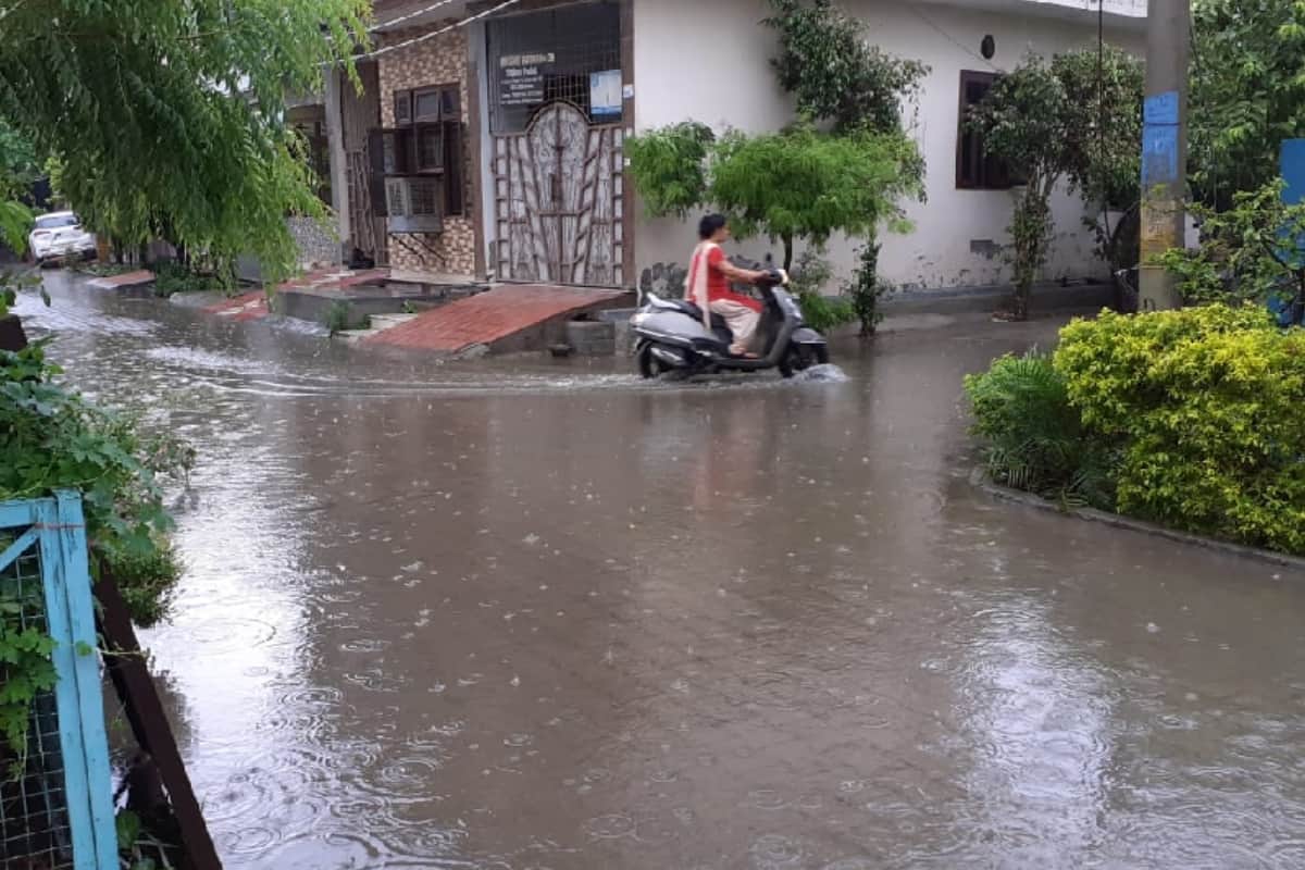 Things get worse after rain in Meerut: Wateron the Roads of city