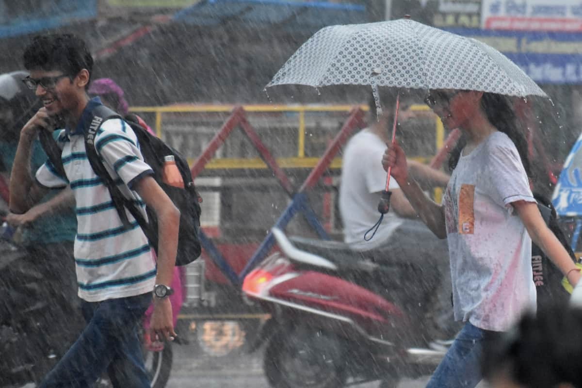 Things get worse after rain in Meerut: Wateron the Roads of city