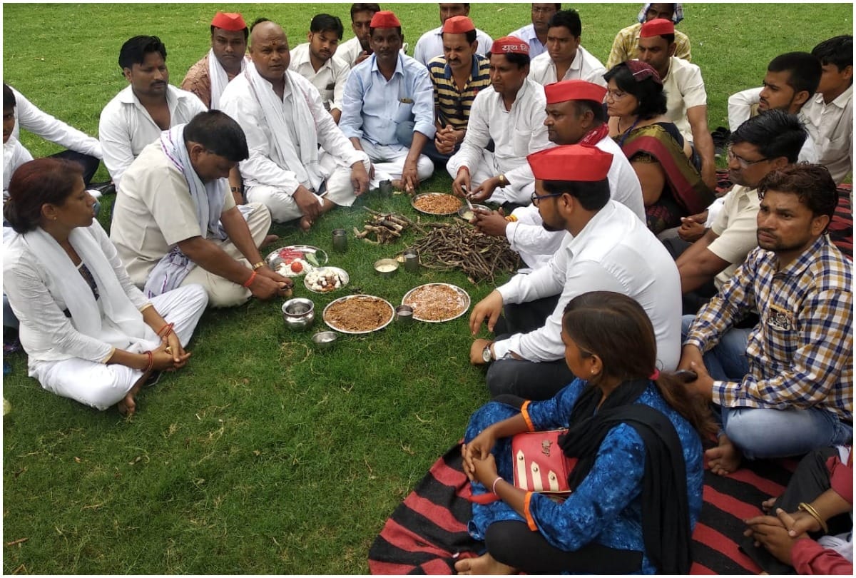 SP leader raises issues of home loan, electricity bill