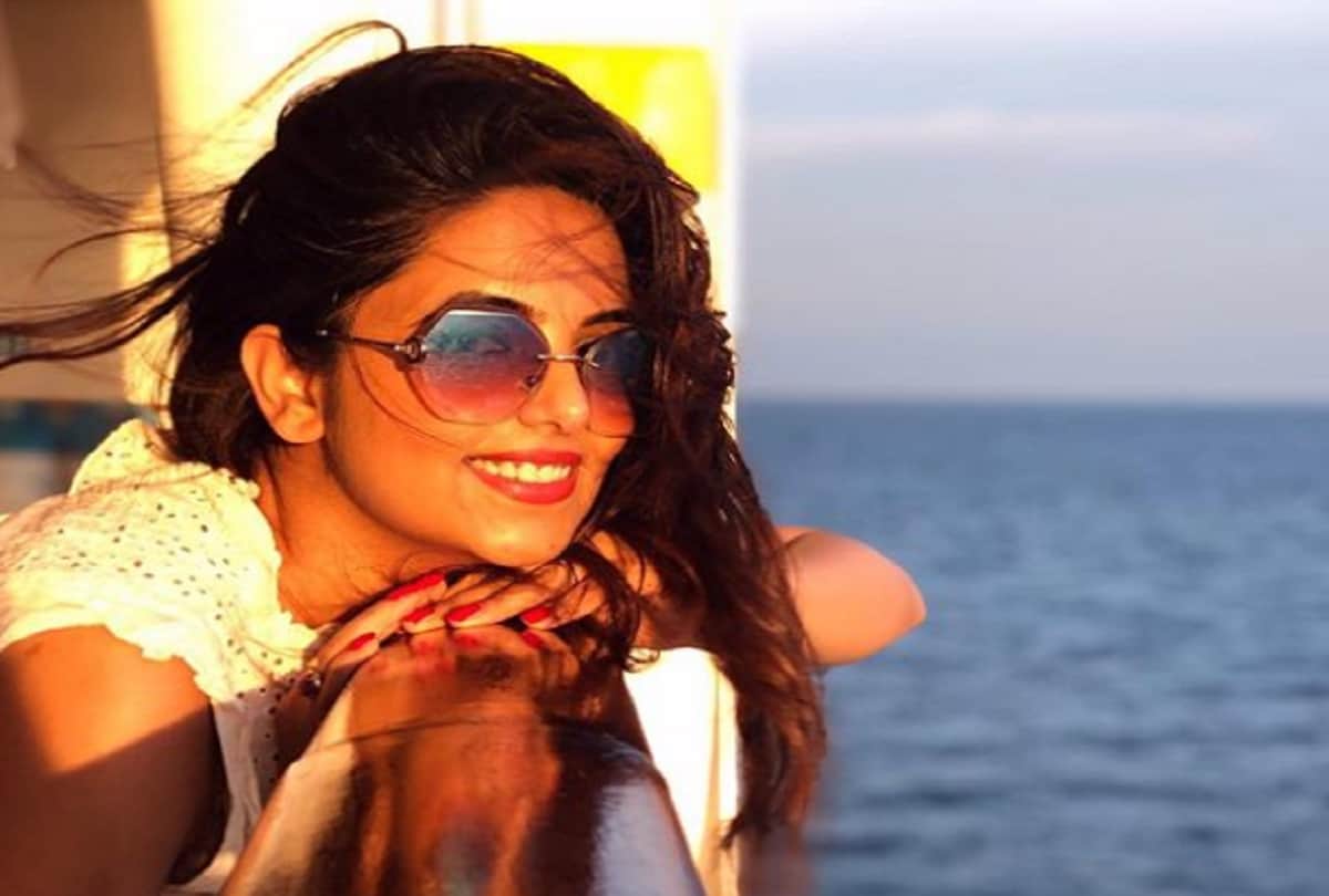 Sugandha Mishra Birthday: Know Interesting Facts About Comedian And Singer, See Glamourous Photos