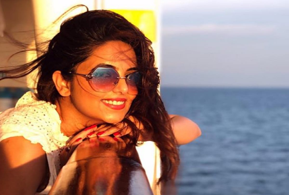 Sugandha Mishra Birthday: Know Interesting Facts About Comedian And Singer, See Glamourous Photos