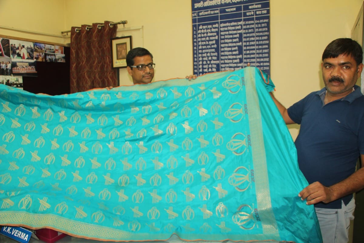 World cup 2019 weave a special banarsi saree to gift team india in varanasi