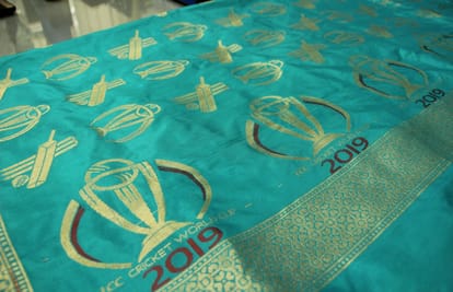World cup 2019 weave a special banarsi saree to gift team india in varanasi