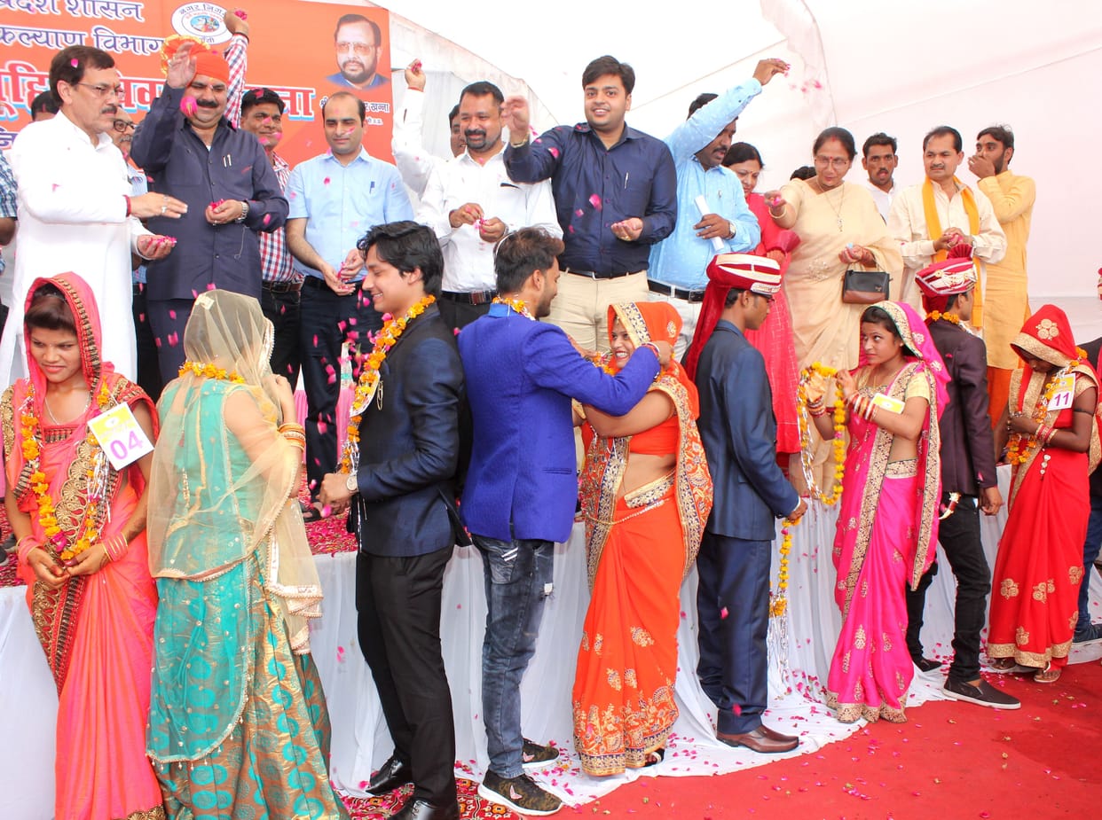 52 pair becomes husband wife