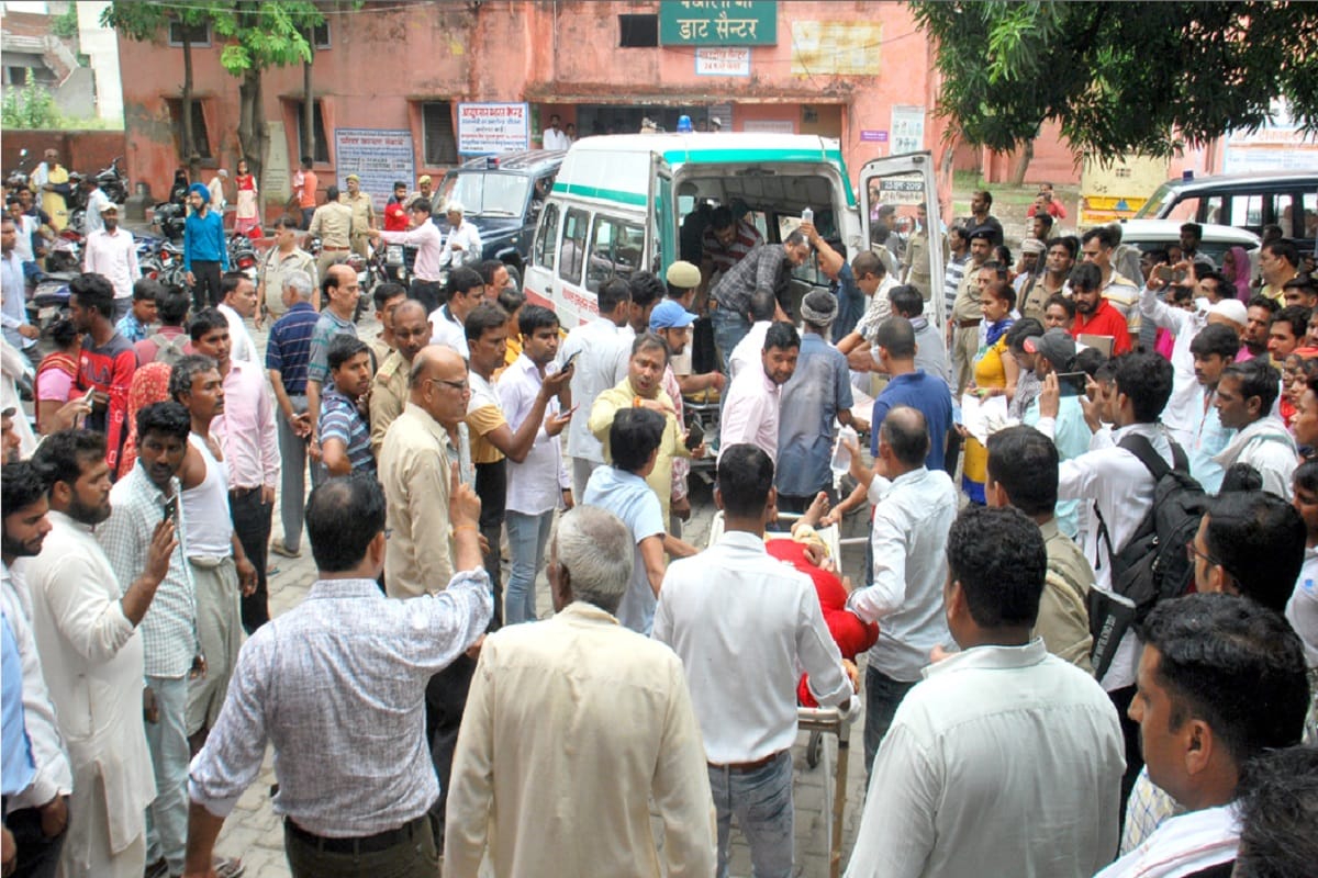 Eight people died and fifteen injured in car accident on National Highway at Saharanpur district