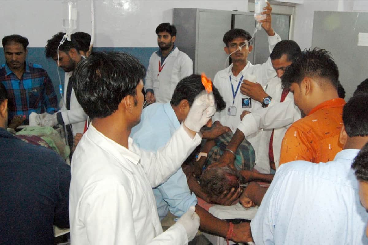 Eight people died and fifteen injured in car accident on National Highway at Saharanpur district