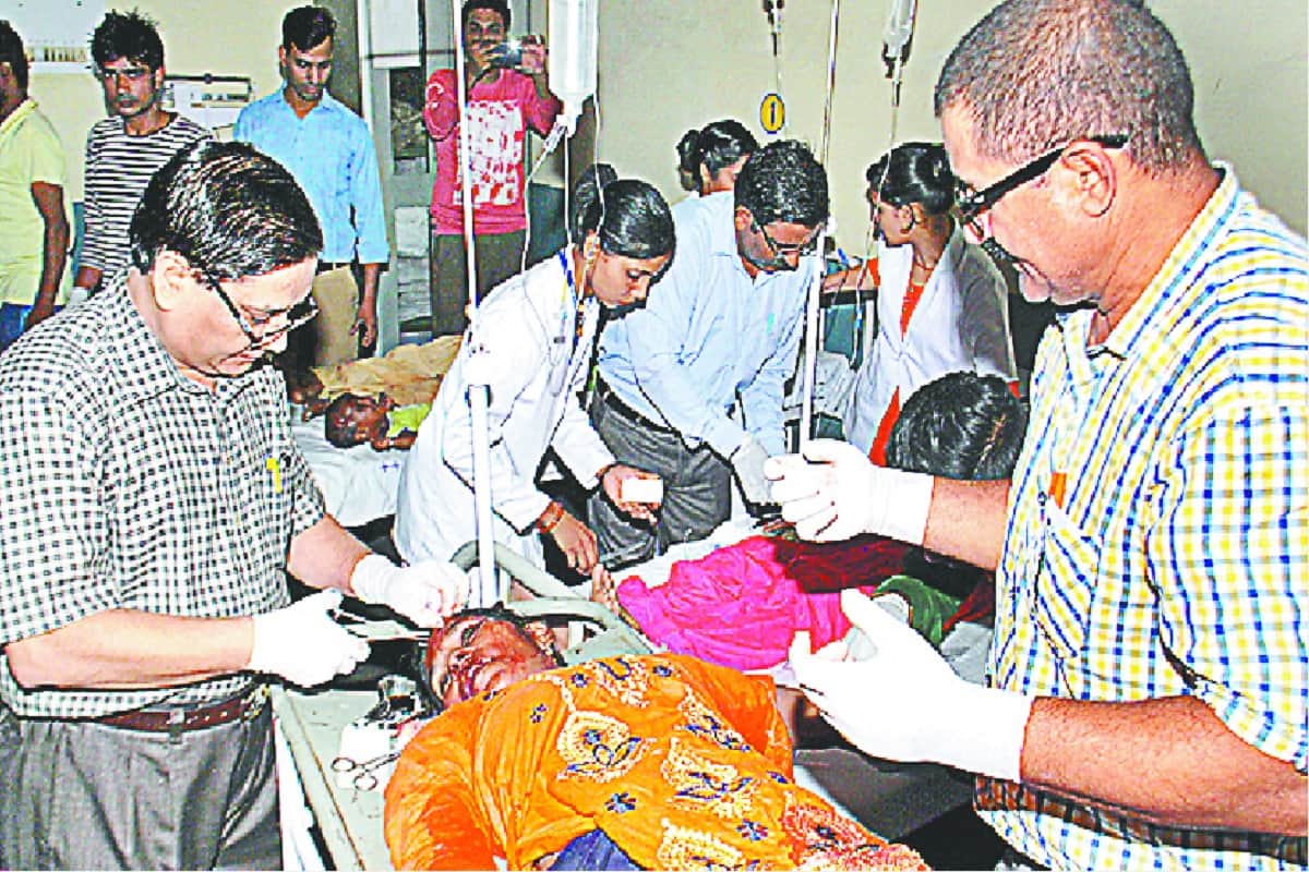 Eight people died and fifteen injured in car accident on National Highway at Saharanpur district
