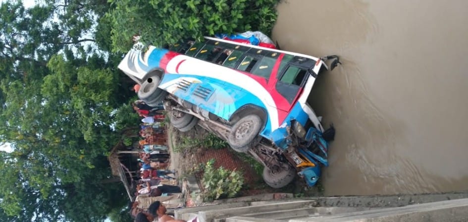 bus fell into the canal
