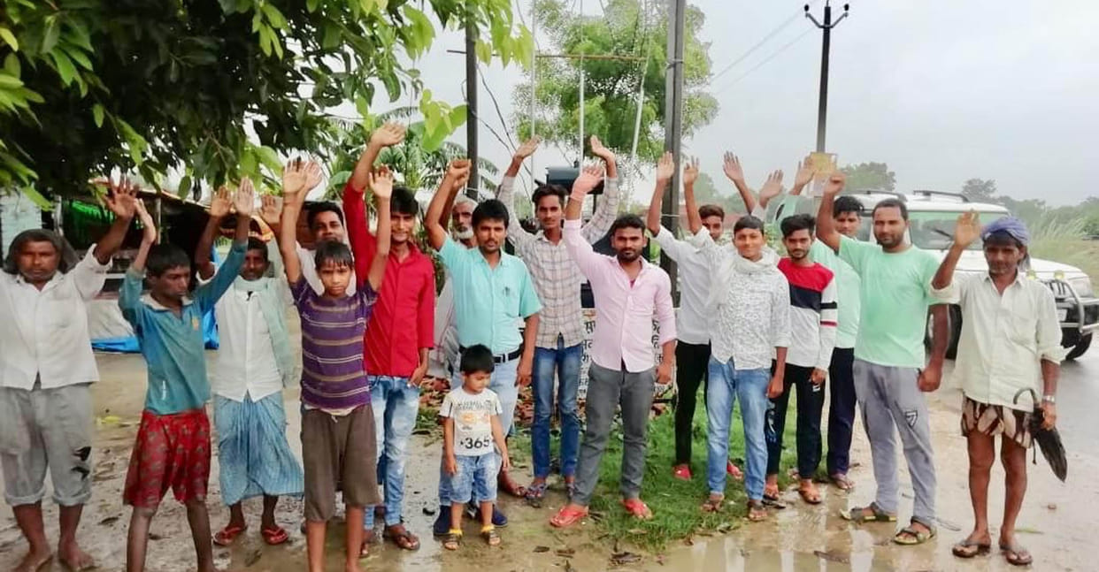 agitated against 4th day power cut