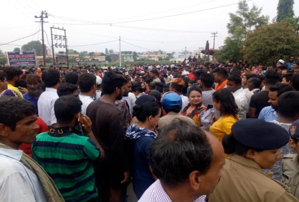 Dehradun Accident News: Ruckus in dehradun after Dumper Crushed Girl student police strict on public
