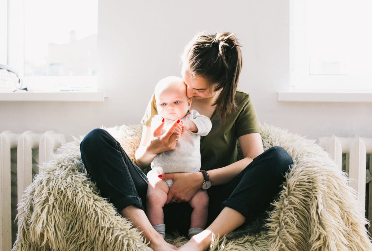 amazing tips for mothers what to eat while breastfeeding baby