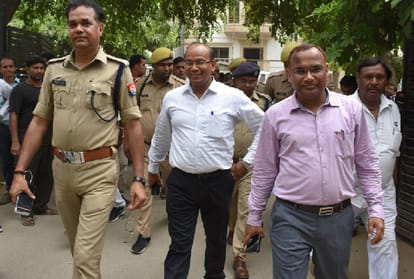 cbi raid in illegal mining up case and connection with akhilesh yadav