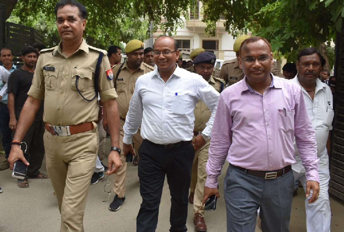 Illegal mining scam: CBI team came up with full preparation raid on Bulandshahr District Magistrate