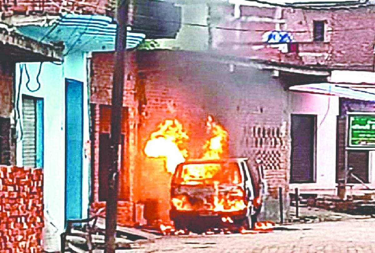 Car Caught Fire Due to illegal refilling of LPG in Shikohabad