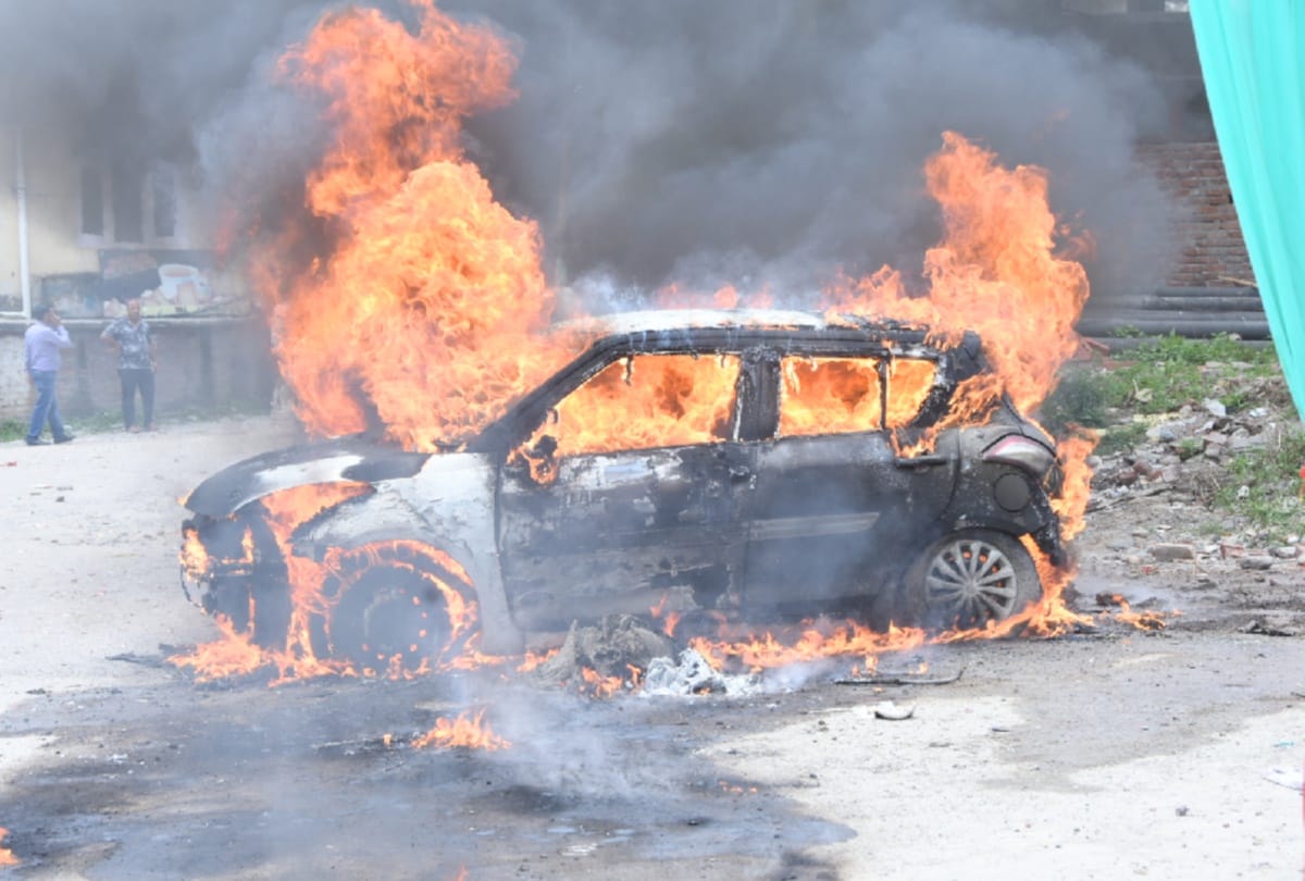 car caught fire due to balloon burst, know all about