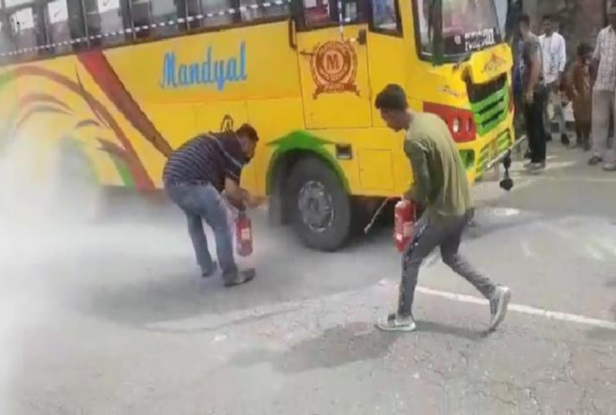 fire broke out in private bus in una himachal