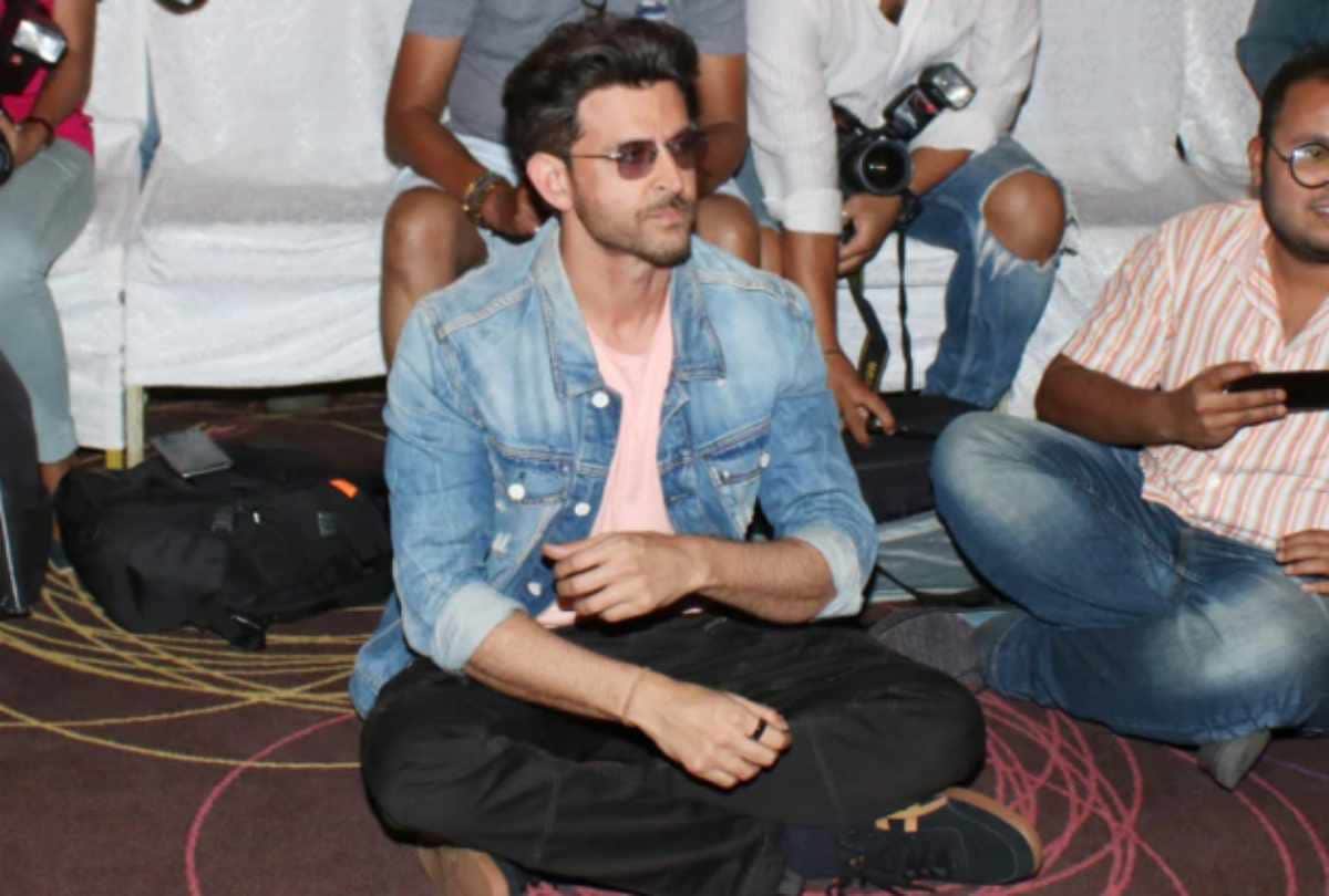 hrithik roshan met vice president of india m venkaiah naidu in super 30 screening
