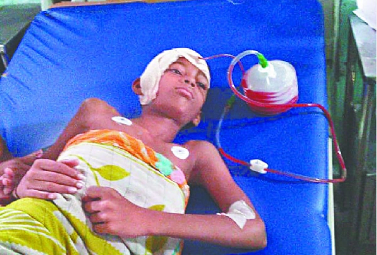 ceiling fan falls on child's head in Sarvodaya Vidyalaya