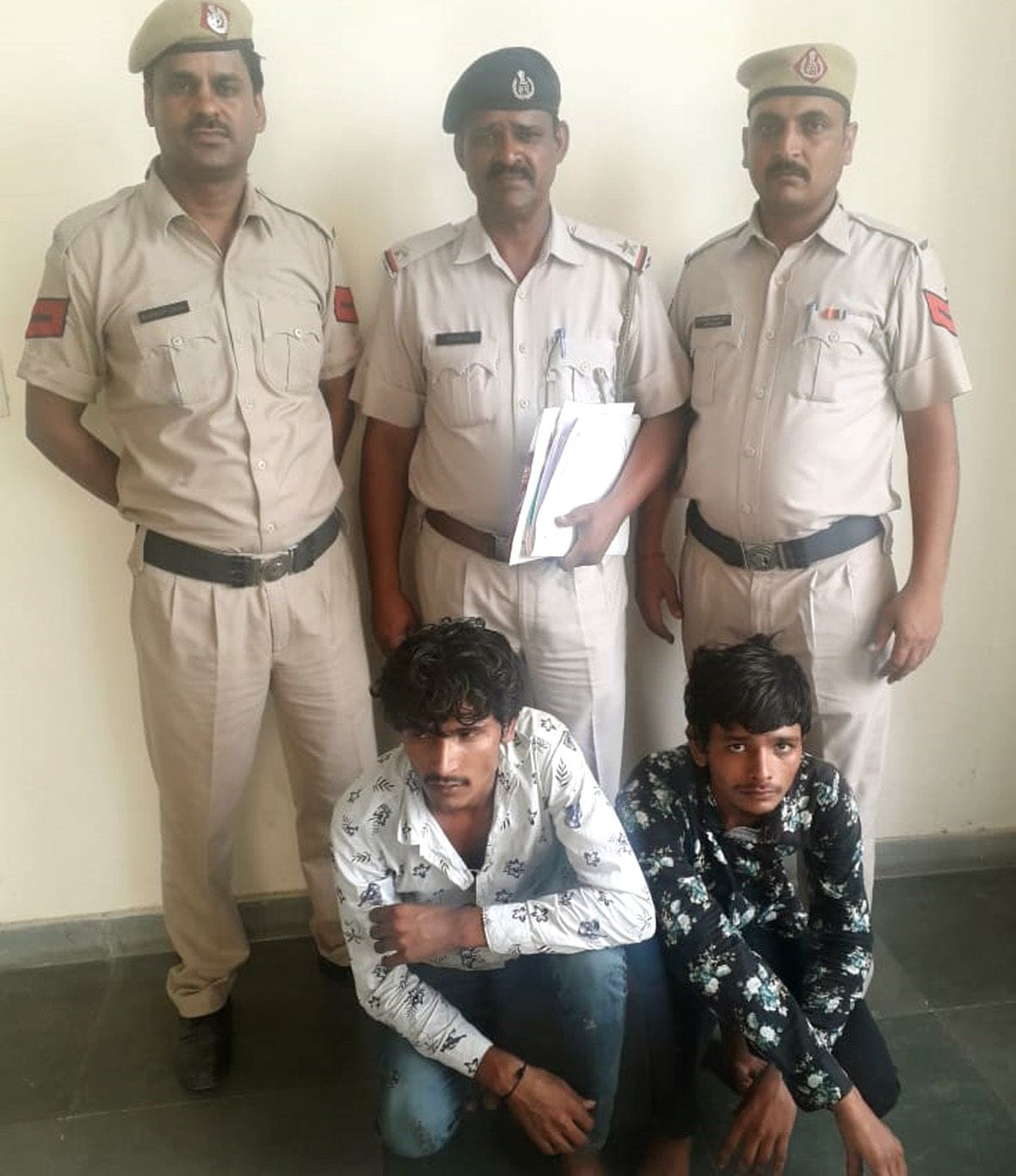 Two arrested while loot plan