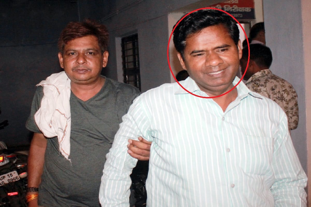 Anti Corruption team arrested a Babu for bribe case in Meerut