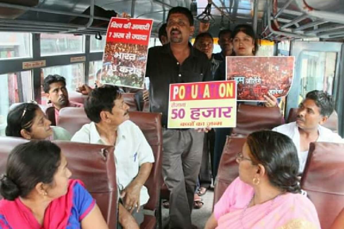 man from Meerut is making awareness about population control by walking reverse for 25 years