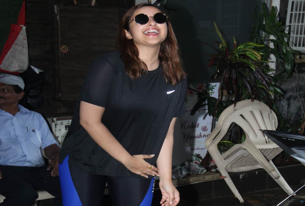 parineeti chopra first look revealed from the film the girl on the train