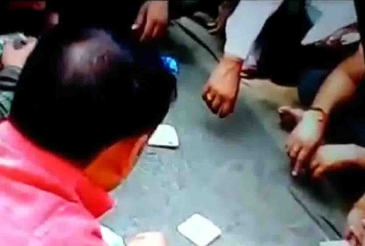 In Churu Online gambling was going on through the app police arrested 16 people from the spot 156 mobiles seized