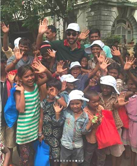 akash ambani and shloka mehta distributing meals for around 200 houses on Independence Day 2016
