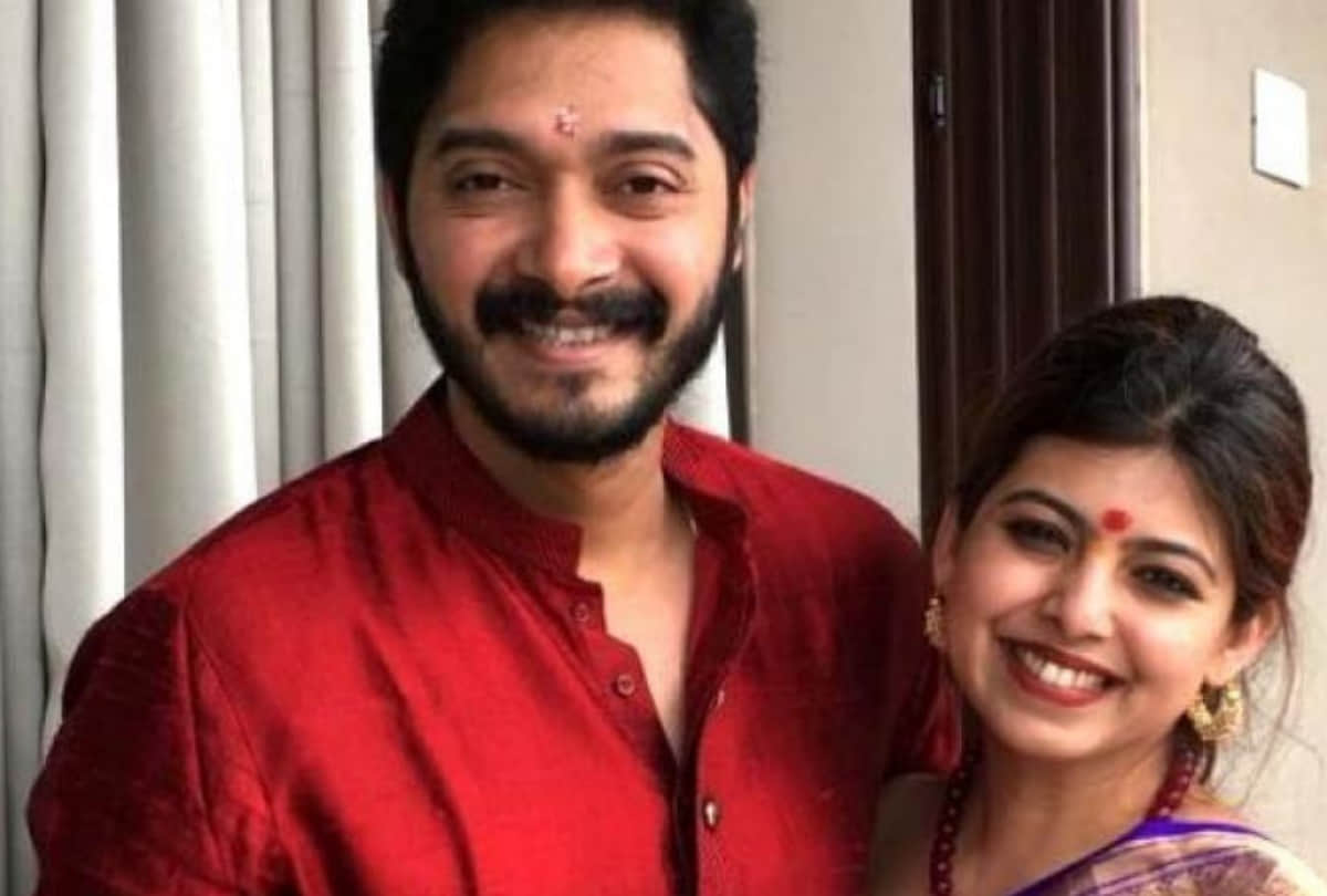 Actor Shreyas Talpade warns about wife impersonator