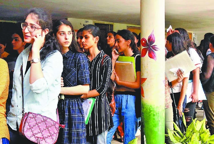 thousands of admission forms for admission in punjab university chandigarh