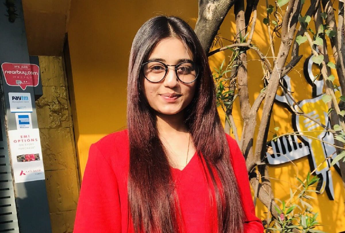 Uber Cab Driver abused and Pulled out to bengali Actor Swastika Dutta from car