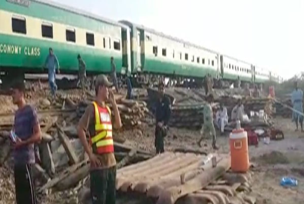 11 killed, more than 60 injured in Train accident in Pakistan