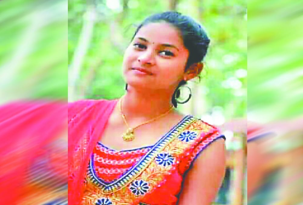 Dehradun Accident News: Girl student Horiable death after Dumper Crushed her Emotional photos