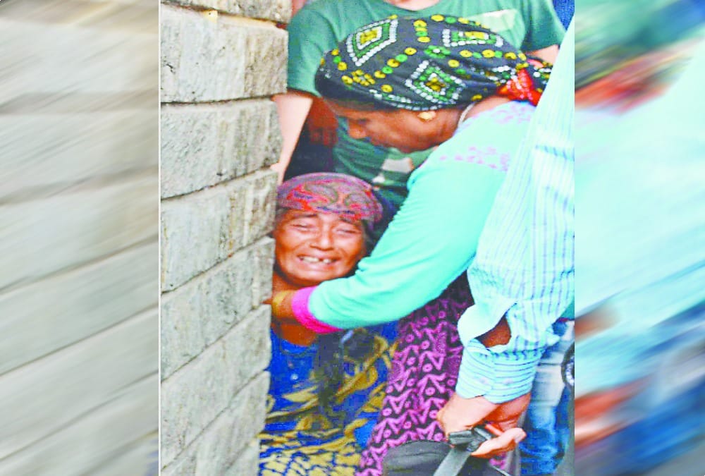 Dehradun Accident News: Girl student Horiable death after Dumper Crushed her Emotional photos
