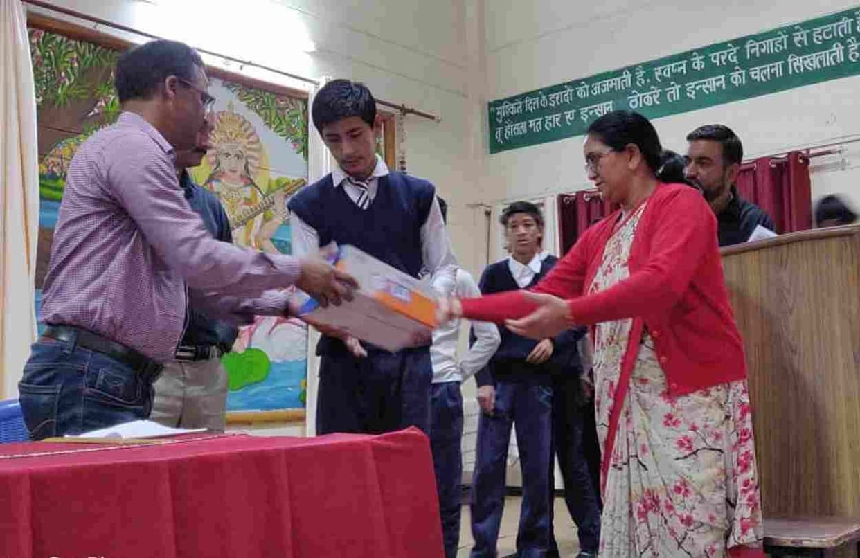 Merchants distributed to 50 poor children