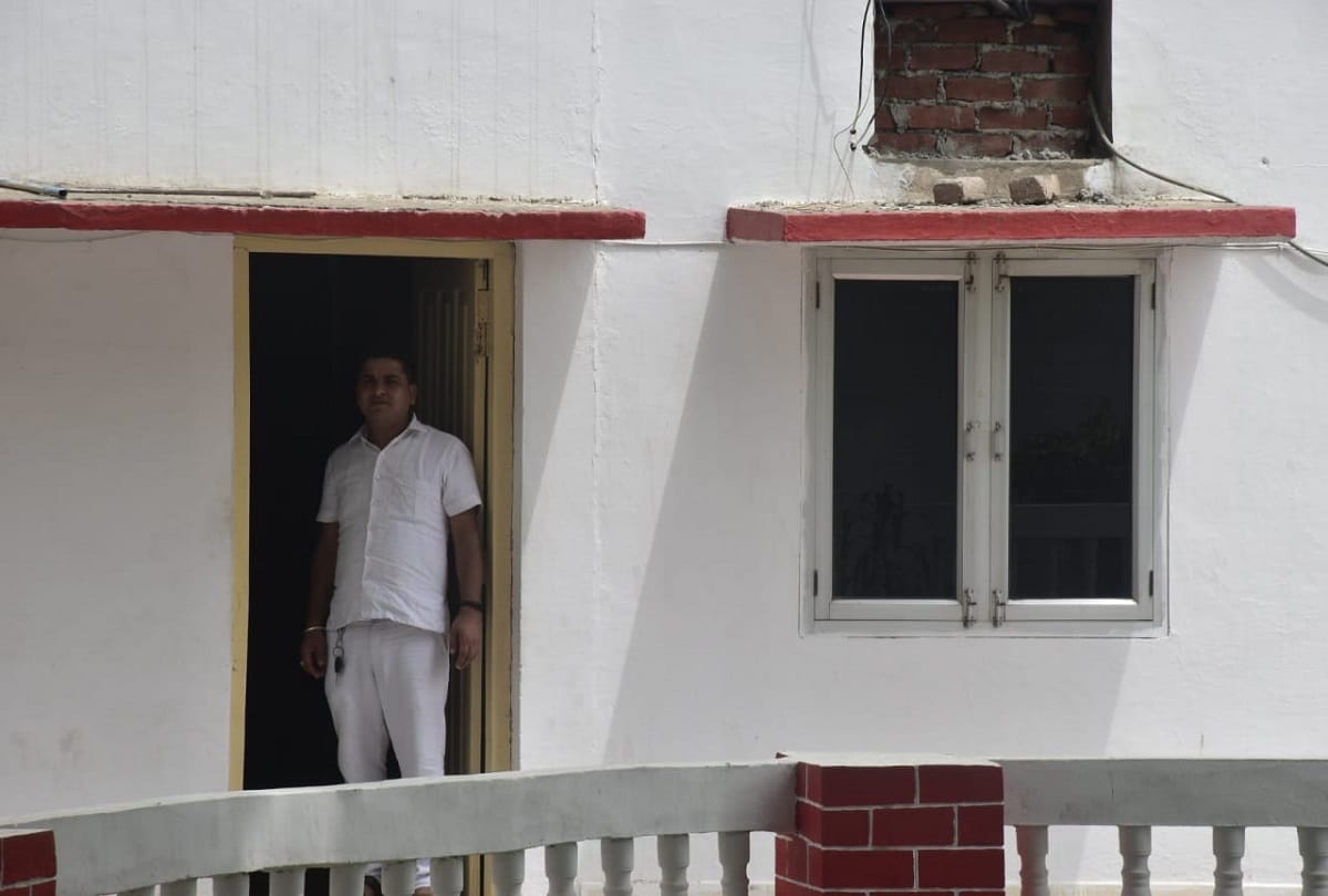 CBI team took recover money and documents from Bulandshahr District Magistrate House with him