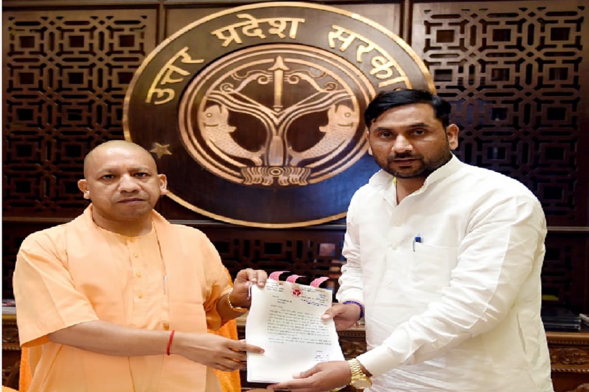 MLA Somendra Tomar met the CM Yogi and gave information about Prahlad Nagar case