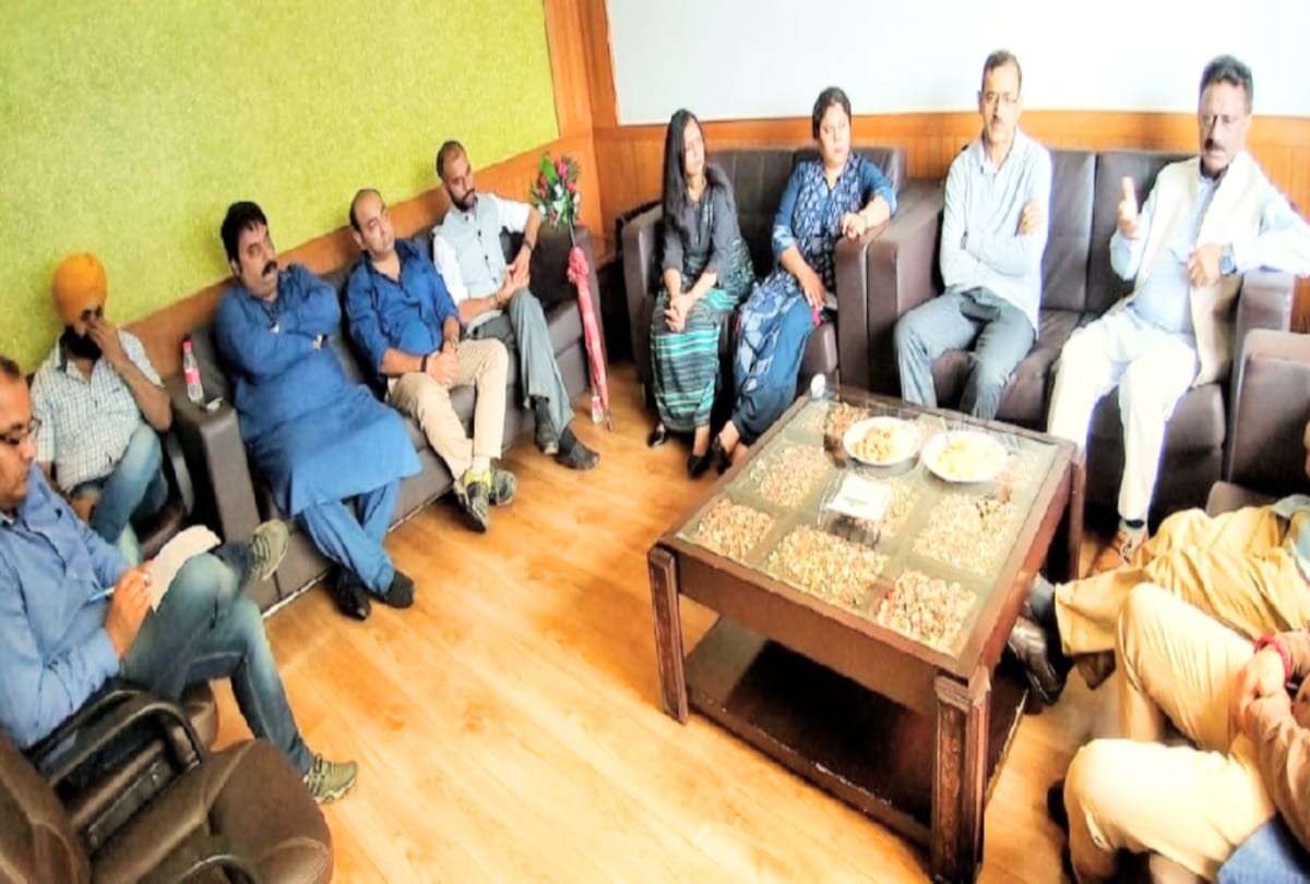 Congress Party is standing firmly with the workers: Rathore