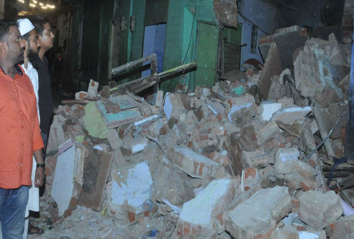 Double storey house collapses After Three Day Rainning Family Safe